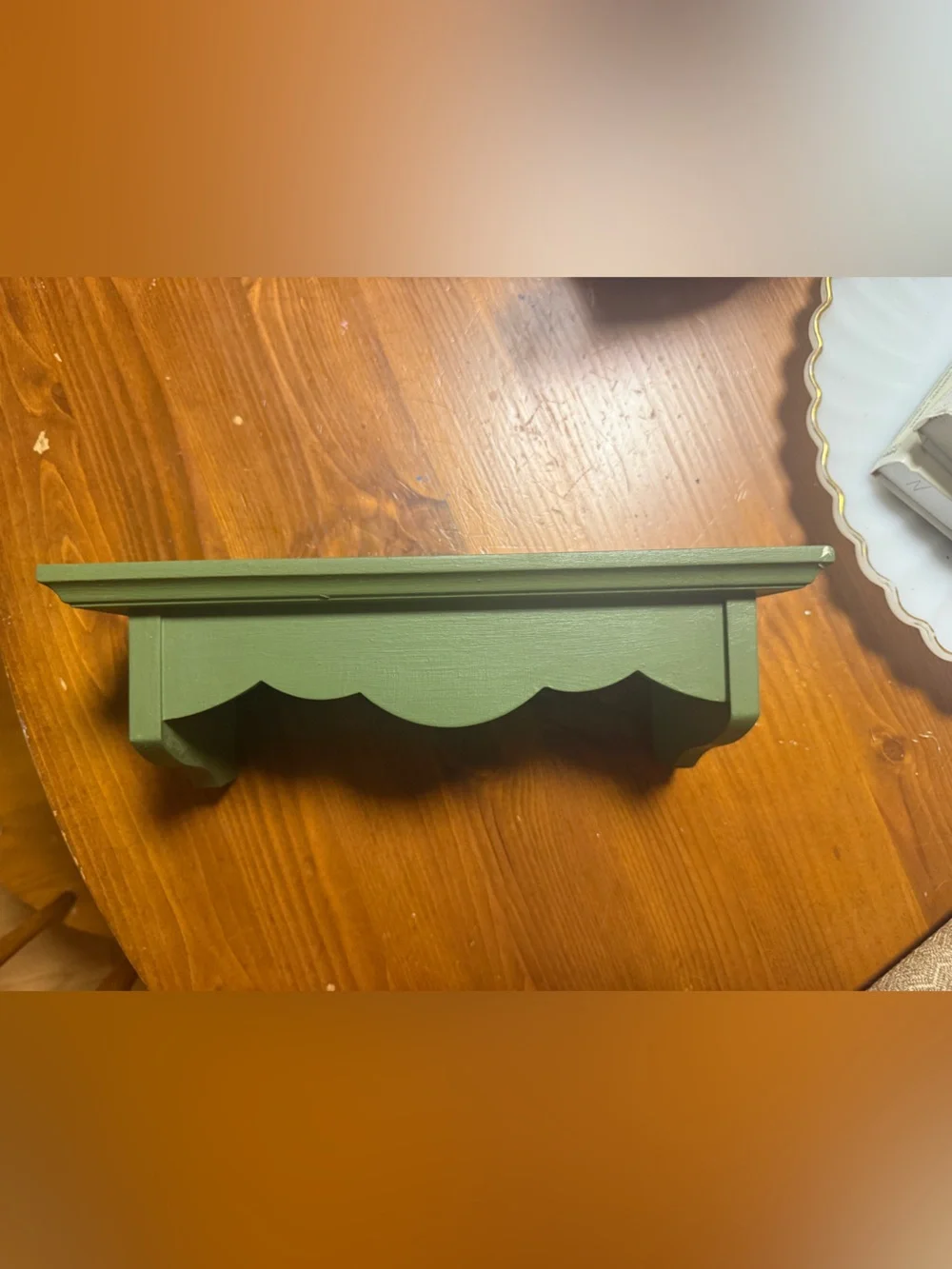 ✨ Vintage Green Decorative Wall Shelf - Classic Scalloped Accent